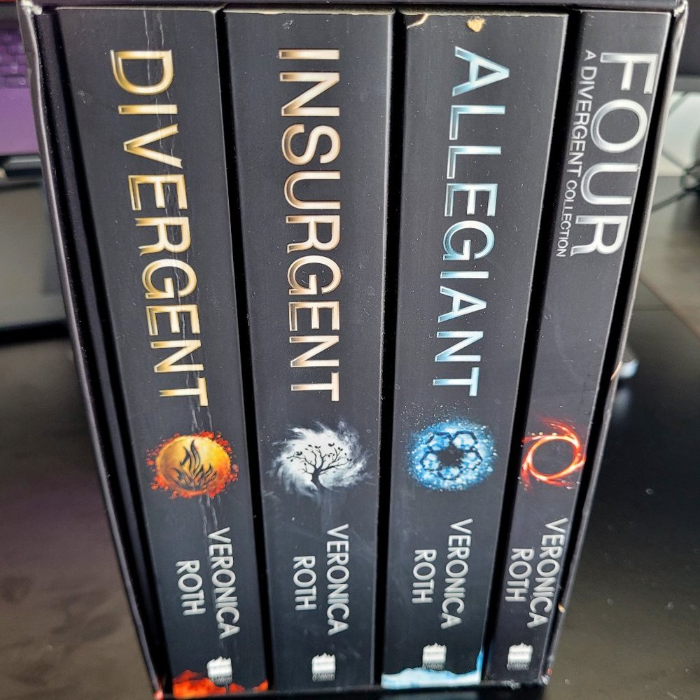 Complete Divergent Series Collection by by Veronica Roth